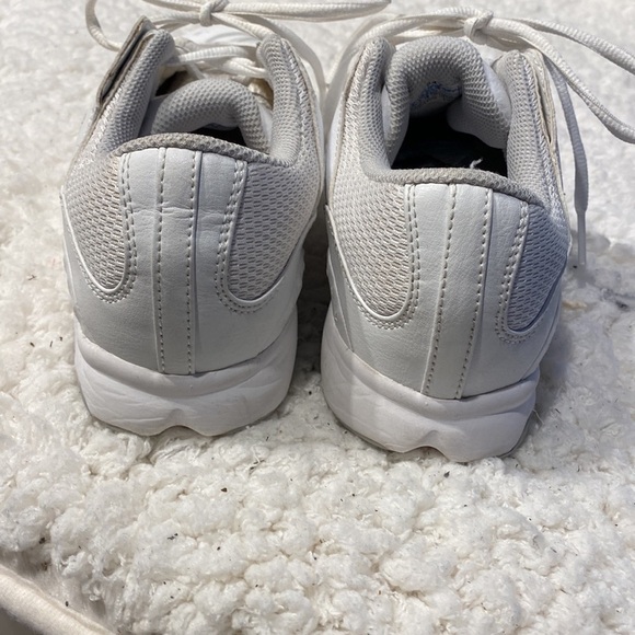 womens ASICS white sneakers size 8.5. EUC - Picture 3 of 5